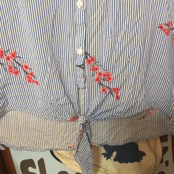 Floral blue strip top - Picture 3 of 4